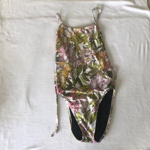 Jolyn one piece size 28 in swim sizes